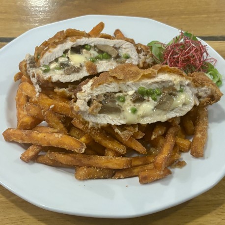 Erdei borda rántva (erdei gombával, zöldborsóval, camembert sajttal és kakukkfűvel)