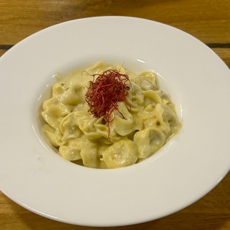 Húsos tortellini négy sajtos mártásban